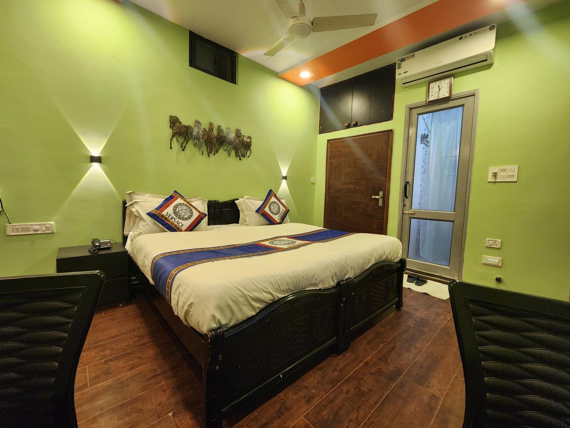Shaleen Elegance Homestay Nakki Lake 400 Meters Mount Abu Εξωτερικό φωτογραφία